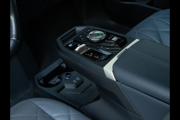 BMW iX xDrive40 - Sportpakket - Pano - Harman Kardon - Stoelventilatie - Driving Ass Prof BMW iX xDrive40 - Sportpakket - Pano - Harman Kardon - Stoelventilatie - Driving Ass Prof