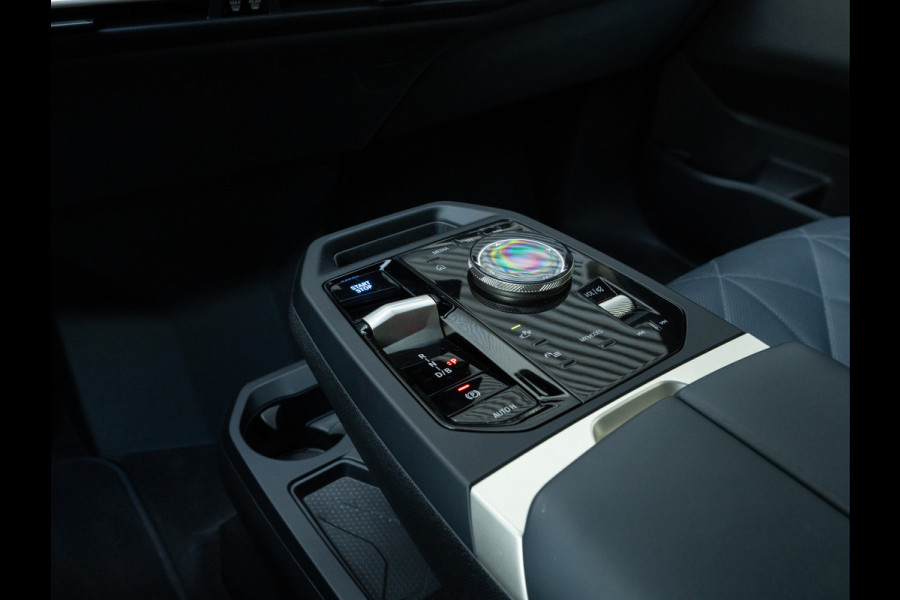 BMW iX xDrive40 - Sportpakket - Pano - Harman Kardon - Stoelventilatie - Driving Ass Prof BMW iX xDrive40 - Sportpakket - Pano - Harman Kardon - Stoelventilatie - Driving Ass Prof