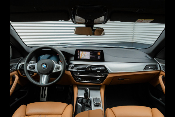 BMW 5 Serie Touring 530i M-Sport - Pano - Trekhaak - Comfortzetels - Driving + Parking Ass Plus - Hifi