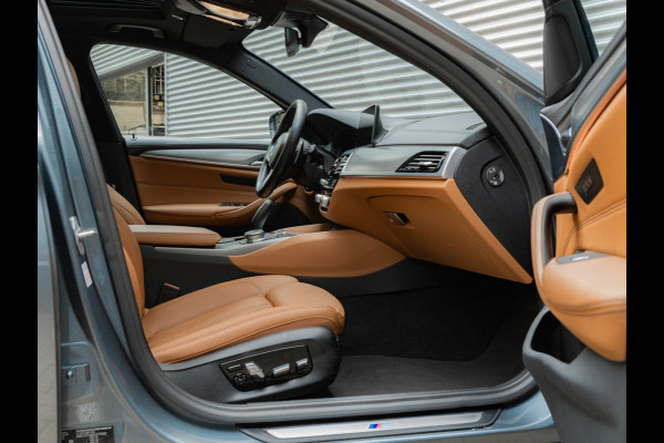 BMW 5 Serie Touring 530i M-Sport - Pano - Trekhaak - Comfortzetels - Driving + Parking Ass Plus - Hifi