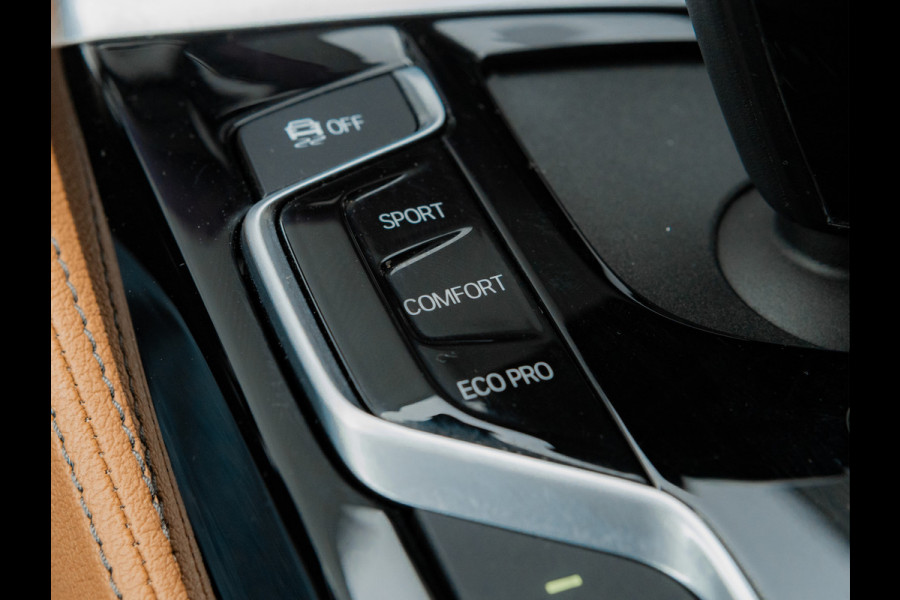 BMW 5 Serie Touring 530i M-Sport - Pano - Trekhaak - Comfortzetels - Driving + Parking Ass Plus - Hifi