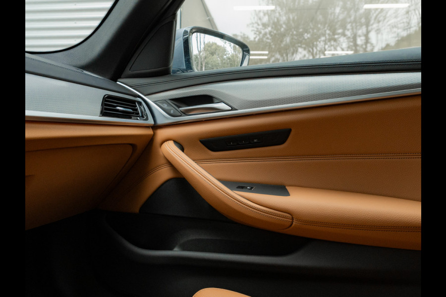 BMW 5 Serie Touring 530i M-Sport - Pano - Trekhaak - Comfortzetels - Driving + Parking Ass Plus - Hifi