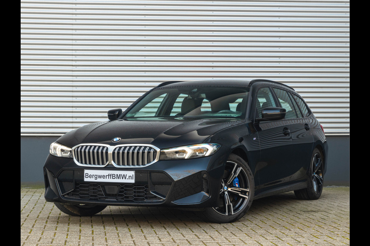 BMW 3 Serie Touring 330i M-Sport - Trekhaak - ACC - Hifi - Camera - M Sport Remmen Blauw