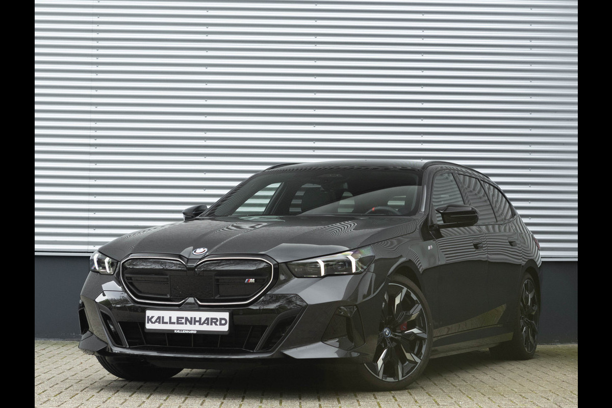 BMW i5 Touring M60 xDrive - Pano - Trekhaak - Driving Ass Prof - Onderstel Prof - Harman Kardon