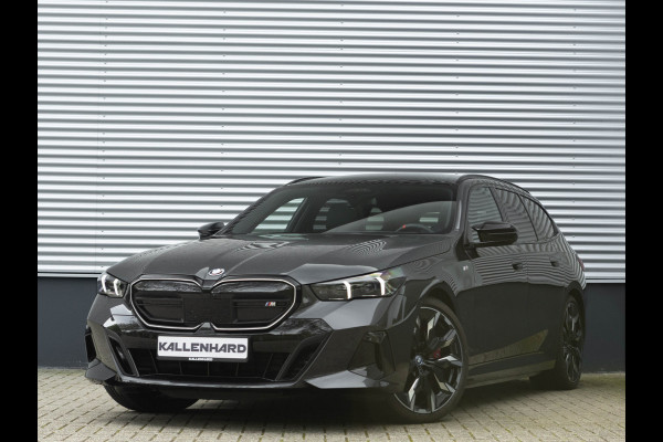 BMW i5 Touring M60 xDrive - Pano - Trekhaak - Driving Ass Prof - Onderstel Prof - Harman Kardon