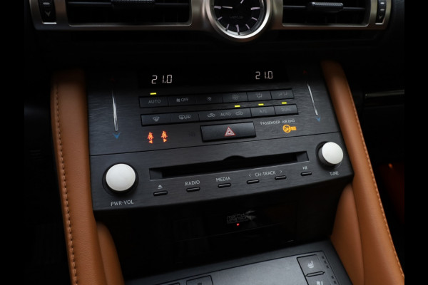 Lexus RC 300h Luxury Line | Mark Levinson | Schuifdak | Stoelventilatie