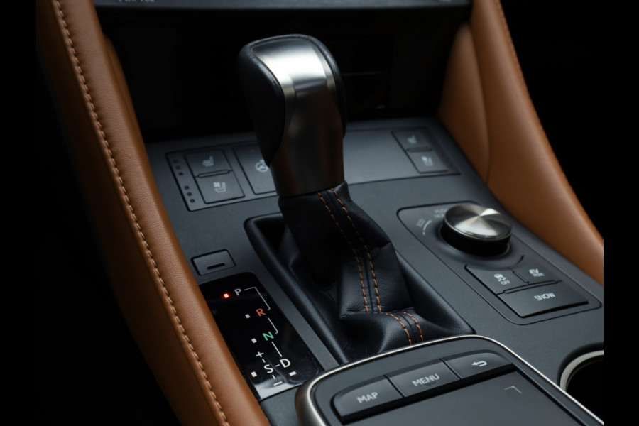 Lexus RC 300h Luxury Line | Mark Levinson | Schuifdak | Stoelventilatie
