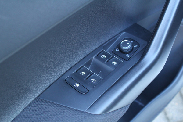 Volkswagen Taigo 1.5 TSI 150pk R-Line DSG7 Clima Cruise Carplay Camera Dig. Cockpit 17"LMV Trekhaak 1200kg