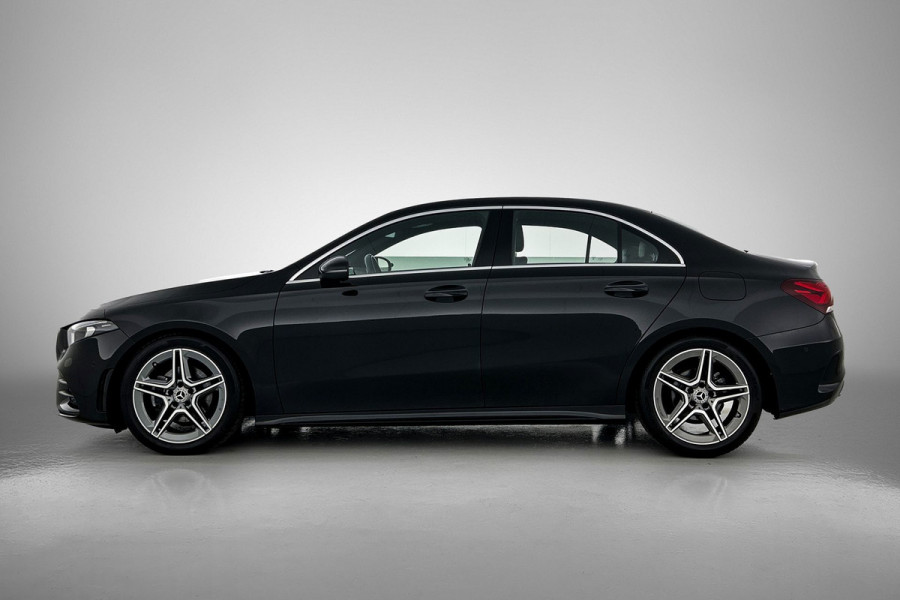 Mercedes-Benz A-Klasse 180 AMG-Line Premium Plus(Dealer OnderH, Camera,Navi, Parkeerhulp V+A, Lane assist, Cruise Con, Etc)