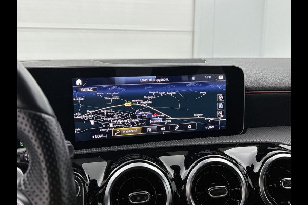 Mercedes-Benz A-Klasse 180 AMG-Line Premium Plus(Dealer OnderH, Camera,Navi, Parkeerhulp V+A, Lane assist, Cruise Con, Etc)
