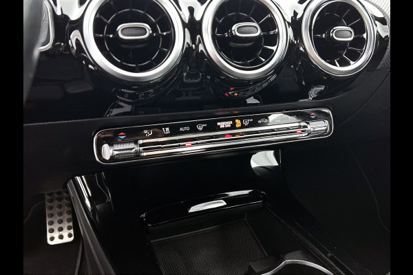 Mercedes-Benz A-Klasse 180 AMG-Line Premium Plus(Dealer OnderH, Camera,Navi, Parkeerhulp V+A, Lane assist, Cruise Con, Etc)