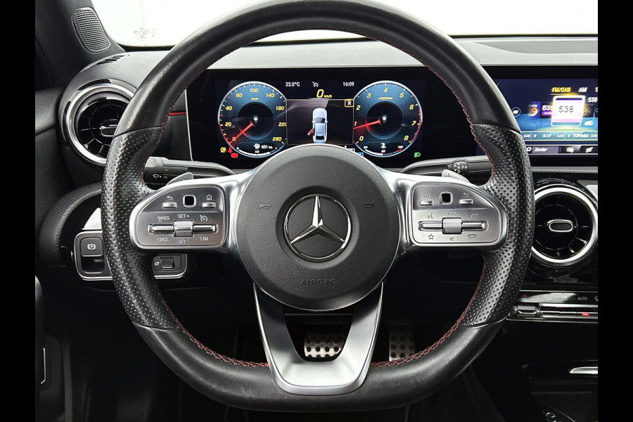 Mercedes-Benz A-Klasse 180 AMG-Line Premium Plus(Dealer OnderH, Camera,Navi, Parkeerhulp V+A, Lane assist, Cruise Con, Etc)