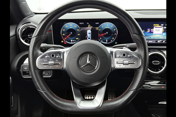 Mercedes-Benz A-Klasse 180 AMG-Line Premium Plus(Dealer OnderH, Camera,Navi, Parkeerhulp V+A, Lane assist, Cruise Con, Etc)