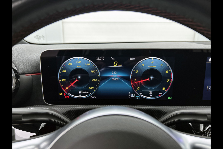 Mercedes-Benz A-Klasse 180 AMG-Line Premium Plus(Dealer OnderH, Camera,Navi, Parkeerhulp V+A, Lane assist, Cruise Con, Etc)