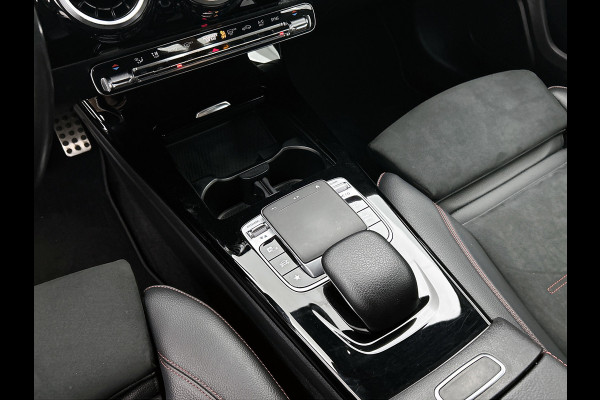 Mercedes-Benz A-Klasse 180 AMG-Line Premium Plus(Dealer OnderH, Camera,Navi, Parkeerhulp V+A, Lane assist, Cruise Con, Etc)