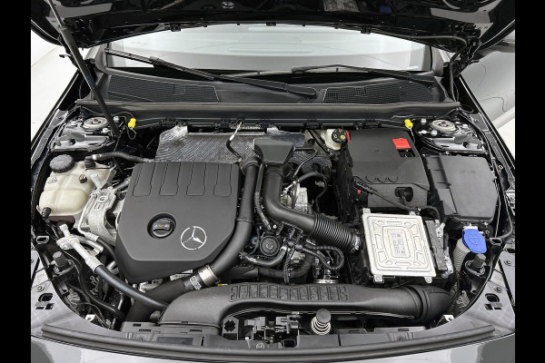 Mercedes-Benz A-Klasse 180 AMG-Line Premium Plus(Dealer OnderH, Camera,Navi, Parkeerhulp V+A, Lane assist, Cruise Con, Etc)