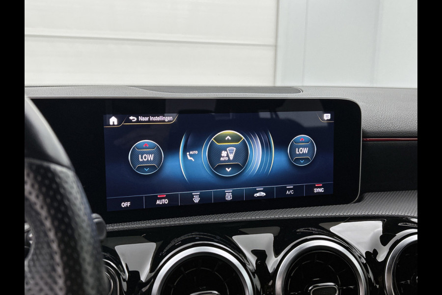 Mercedes-Benz A-Klasse 180 AMG-Line Premium Plus(Dealer OnderH, Camera,Navi, Parkeerhulp V+A, Lane assist, Cruise Con, Etc)