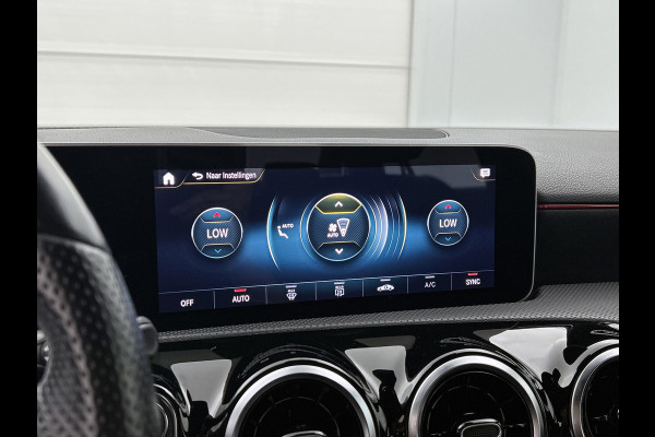 Mercedes-Benz A-Klasse 180 AMG-Line Premium Plus(Dealer OnderH, Camera,Navi, Parkeerhulp V+A, Lane assist, Cruise Con, Etc)