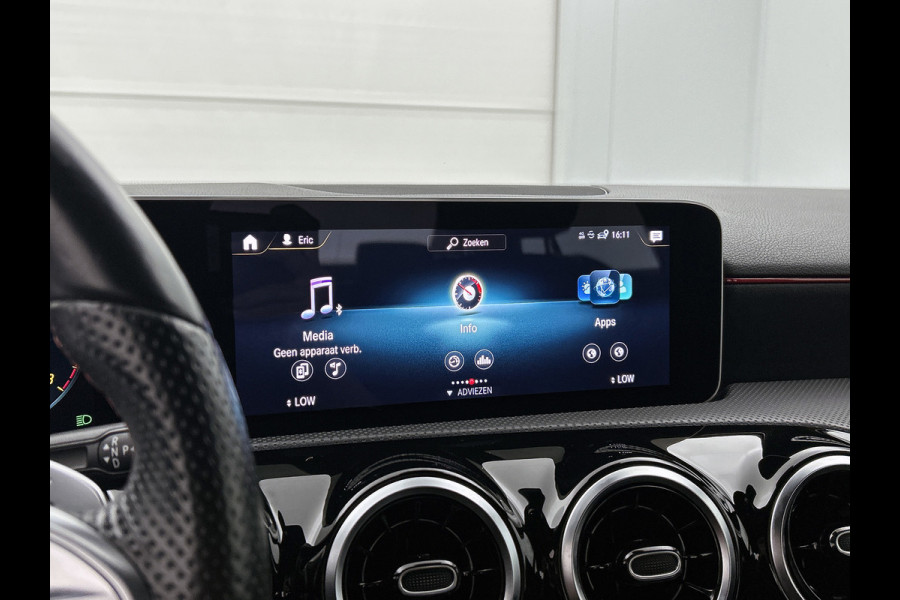 Mercedes-Benz A-Klasse 180 AMG-Line Premium Plus(Dealer OnderH, Camera,Navi, Parkeerhulp V+A, Lane assist, Cruise Con, Etc)