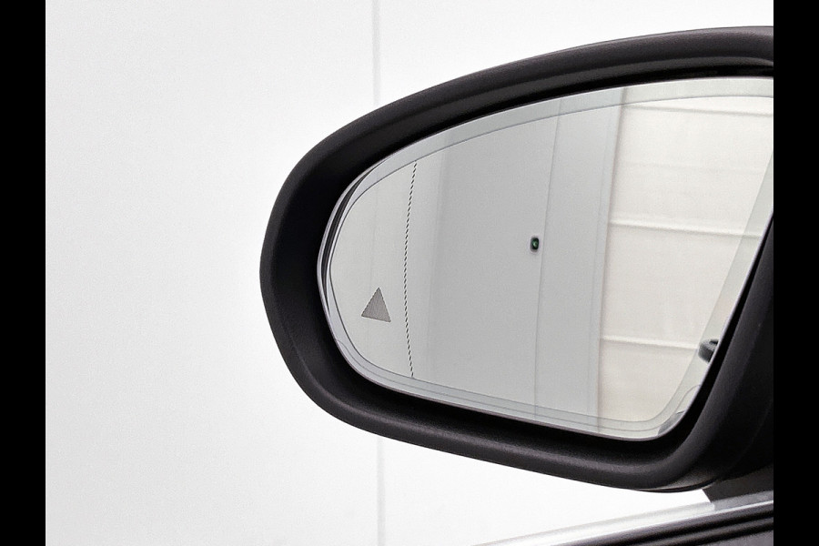 Mercedes-Benz A-Klasse 180 AMG-Line Premium Plus(Dealer OnderH, Camera,Navi, Parkeerhulp V+A, Lane assist, Cruise Con, Etc)