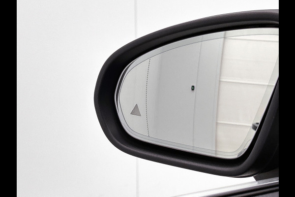 Mercedes-Benz A-Klasse 180 AMG-Line Premium Plus(Dealer OnderH, Camera,Navi, Parkeerhulp V+A, Lane assist, Cruise Con, Etc)