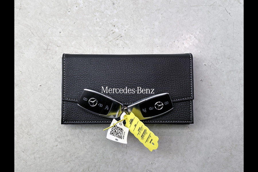 Mercedes-Benz A-Klasse 180 AMG-Line Premium Plus(Dealer OnderH, Camera,Navi, Parkeerhulp V+A, Lane assist, Cruise Con, Etc)