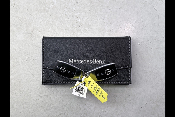 Mercedes-Benz A-Klasse 180 AMG-Line Premium Plus(Dealer OnderH, Camera,Navi, Parkeerhulp V+A, Lane assist, Cruise Con, Etc)