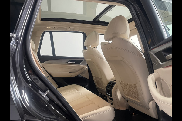 BMW X3 xDrive30i High Executive AUT / Navigatie / 360 Camera Leder / Panorama dak