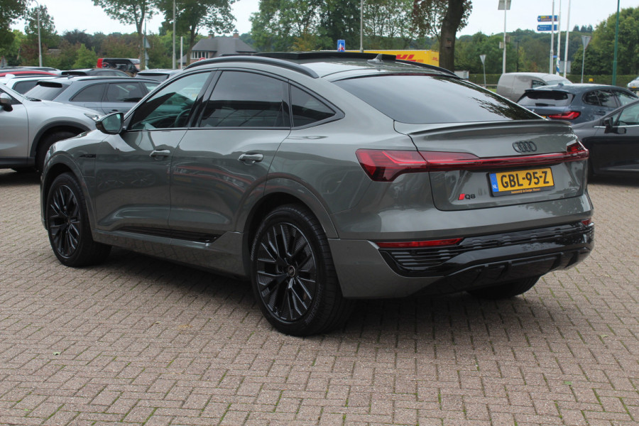 Audi Q8 Sportback e-tron 55 quattro S Edition Competition 115 kWh / SoH 94.8 % / Trekhaak / Panoramadak / Camera / Sfeerverlichting / 21'' / Keyless / Luchtvering / Stuurverwarming / DAB / ACC