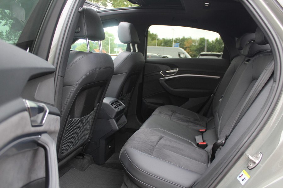 Audi Q8 Sportback e-tron 55 quattro S Edition Competition 115 kWh / SoH 94.8 % / Trekhaak / Panoramadak / Camera / Sfeerverlichting / 21'' / Keyless / Luchtvering / Stuurverwarming / DAB / ACC