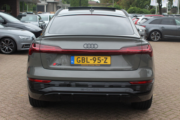 Audi Q8 Sportback e-tron 55 quattro S Edition Competition 115 kWh / SoH 94.8 % / Trekhaak / Panoramadak / Camera / Sfeerverlichting / 21'' / Keyless / Luchtvering / Stuurverwarming / DAB / ACC
