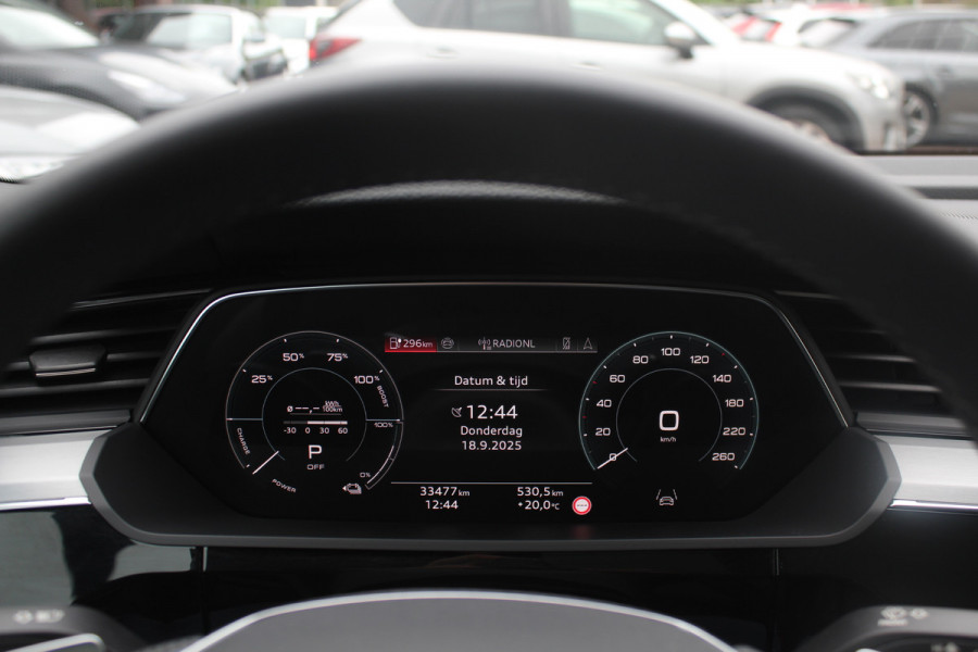 Audi Q8 Sportback e-tron 55 quattro S Edition Competition 115 kWh / SoH 94.8 % / Trekhaak / Panoramadak / Camera / Sfeerverlichting / 21'' / Keyless / Luchtvering / Stuurverwarming / DAB / ACC