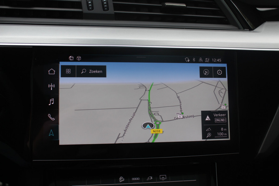 Audi Q8 Sportback e-tron 55 quattro S Edition Competition 115 kWh / SoH 94.8 % / Trekhaak / Panoramadak / Camera / Sfeerverlichting / 21'' / Keyless / Luchtvering / Stuurverwarming / DAB / ACC
