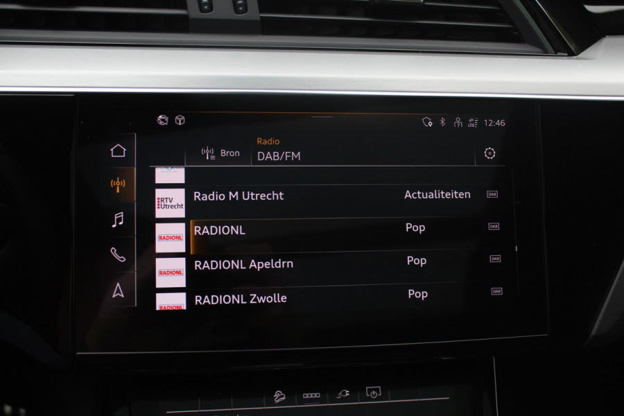 Audi Q8 Sportback e-tron 55 quattro S Edition Competition 115 kWh / SoH 94.8 % / Trekhaak / Panoramadak / Camera / Sfeerverlichting / 21'' / Keyless / Luchtvering / Stuurverwarming / DAB / ACC