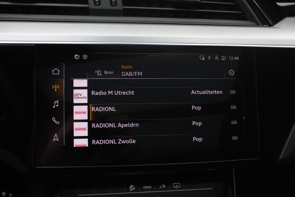 Audi Q8 Sportback e-tron 55 quattro S Edition Competition 115 kWh / SoH 94.8 % / Trekhaak / Panoramadak / Camera / Sfeerverlichting / 21'' / Keyless / Luchtvering / Stuurverwarming / DAB / ACC