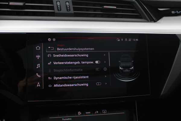 Audi Q8 Sportback e-tron 55 quattro S Edition Competition 115 kWh / SoH 94.8 % / Trekhaak / Panoramadak / Camera / Sfeerverlichting / 21'' / Keyless / Luchtvering / Stuurverwarming / DAB / ACC