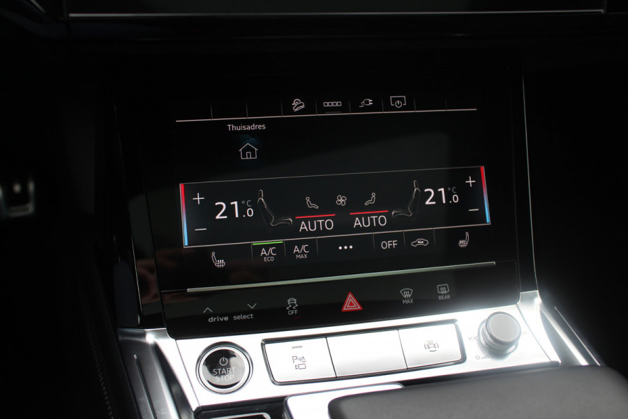 Audi Q8 Sportback e-tron 55 quattro S Edition Competition 115 kWh / SoH 94.8 % / Trekhaak / Panoramadak / Camera / Sfeerverlichting / 21'' / Keyless / Luchtvering / Stuurverwarming / DAB / ACC