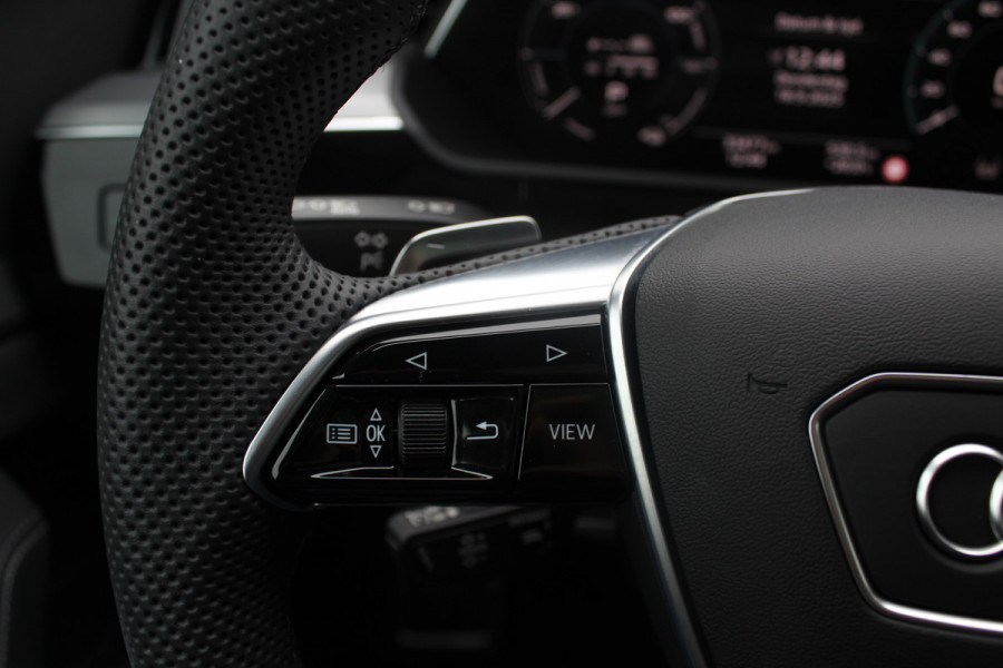 Audi Q8 Sportback e-tron 55 quattro S Edition Competition 115 kWh / SoH 94.8 % / Trekhaak / Panoramadak / Camera / Sfeerverlichting / 21'' / Keyless / Luchtvering / Stuurverwarming / DAB / ACC