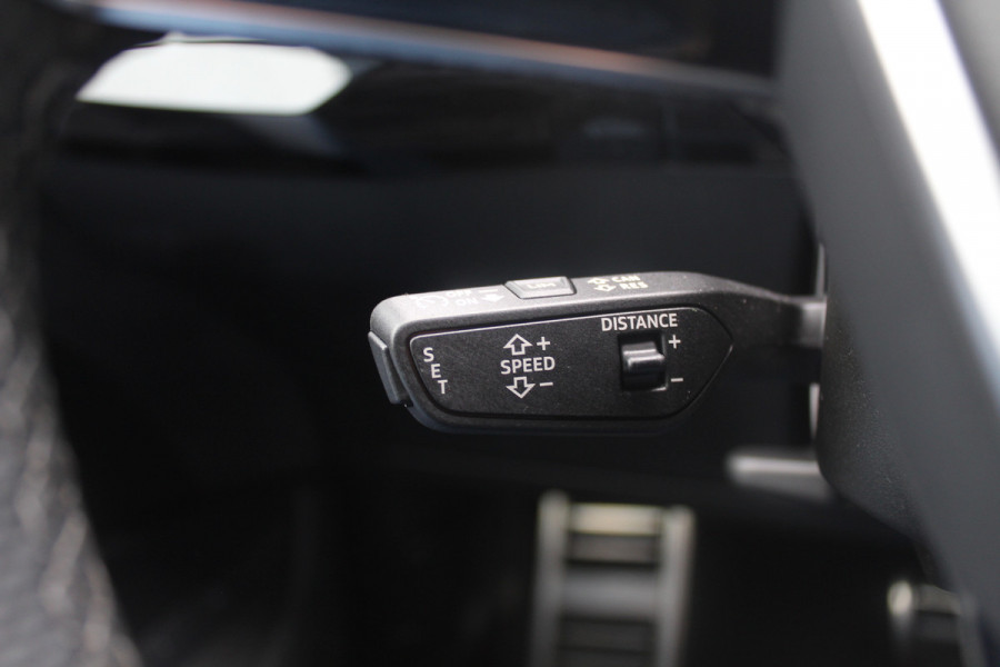 Audi Q8 Sportback e-tron 55 quattro S Edition Competition 115 kWh / SoH 94.8 % / Trekhaak / Panoramadak / Camera / Sfeerverlichting / 21'' / Keyless / Luchtvering / Stuurverwarming / DAB / ACC