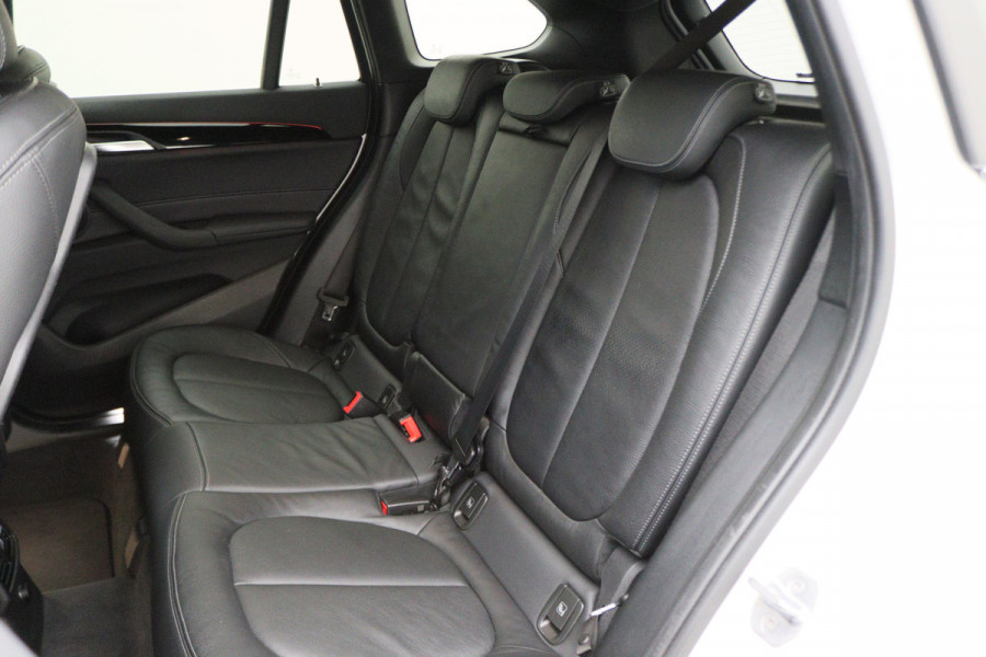 BMW X1 sDrive18i High Executive Automaat Leer, ACC, Head-Up, Navigatie, LED, Afn. Trekhaak, 18"