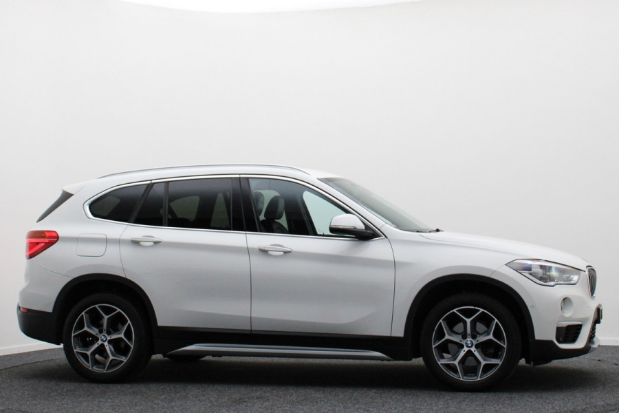 BMW X1 sDrive18i High Executive Automaat Leer, ACC, Head-Up, Navigatie, LED, Afn. Trekhaak, 18"
