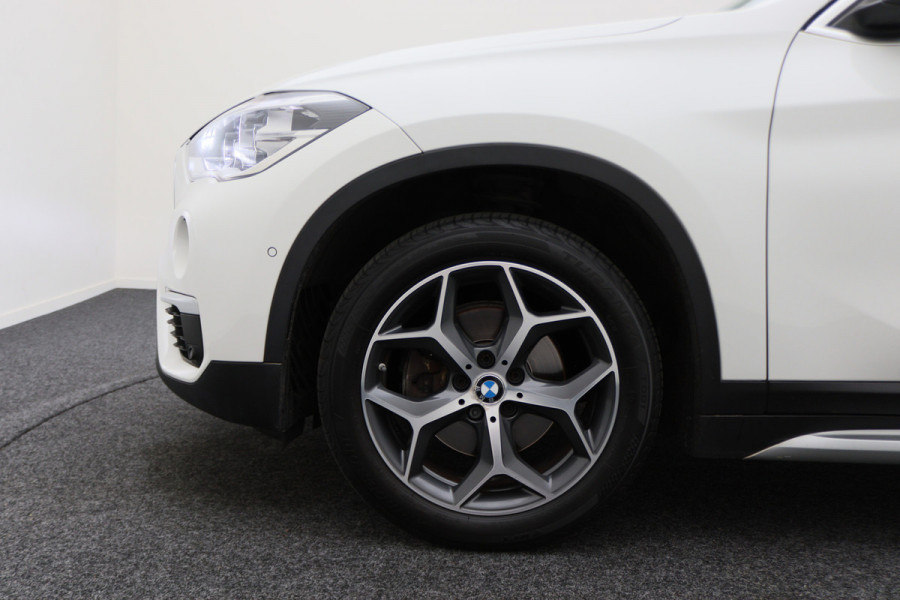 BMW X1 sDrive18i High Executive Automaat Leer, ACC, Head-Up, Navigatie, LED, Afn. Trekhaak, 18"