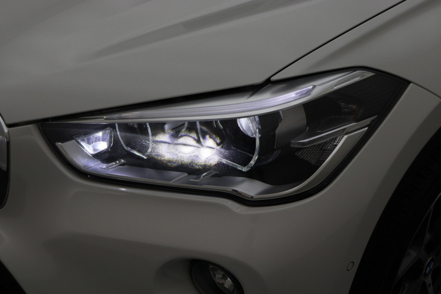 BMW X1 sDrive18i High Executive Automaat Leer, ACC, Head-Up, Navigatie, LED, Afn. Trekhaak, 18"