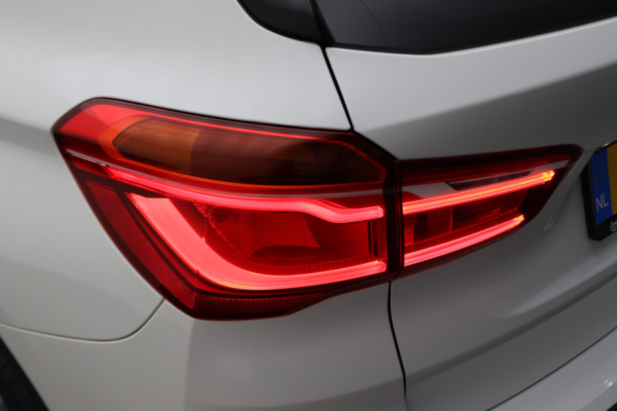 BMW X1 sDrive18i High Executive Automaat Leer, ACC, Head-Up, Navigatie, LED, Afn. Trekhaak, 18"