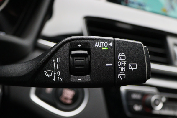 BMW X1 sDrive18i High Executive Automaat Leer, ACC, Head-Up, Navigatie, LED, Afn. Trekhaak, 18"