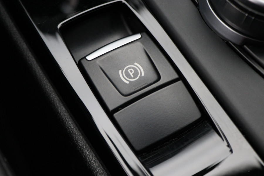 BMW X1 sDrive18i High Executive Automaat Leer, ACC, Head-Up, Navigatie, LED, Afn. Trekhaak, 18"