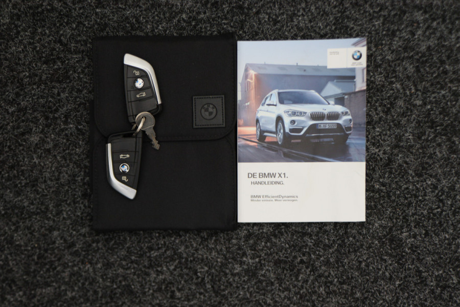 BMW X1 sDrive18i High Executive Automaat Leer, ACC, Head-Up, Navigatie, LED, Afn. Trekhaak, 18"
