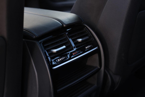 BMW 5 Serie Touring 530i M-Sport *Pano*Camera*Head-Up*Trekhaak*