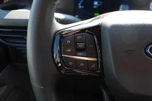 Ford E-Transit Cust. L2 H1 65 kWh Black Edition