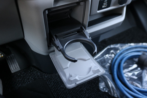 Ford E-Transit Cust. L2 H1 65 kWh Black Edition